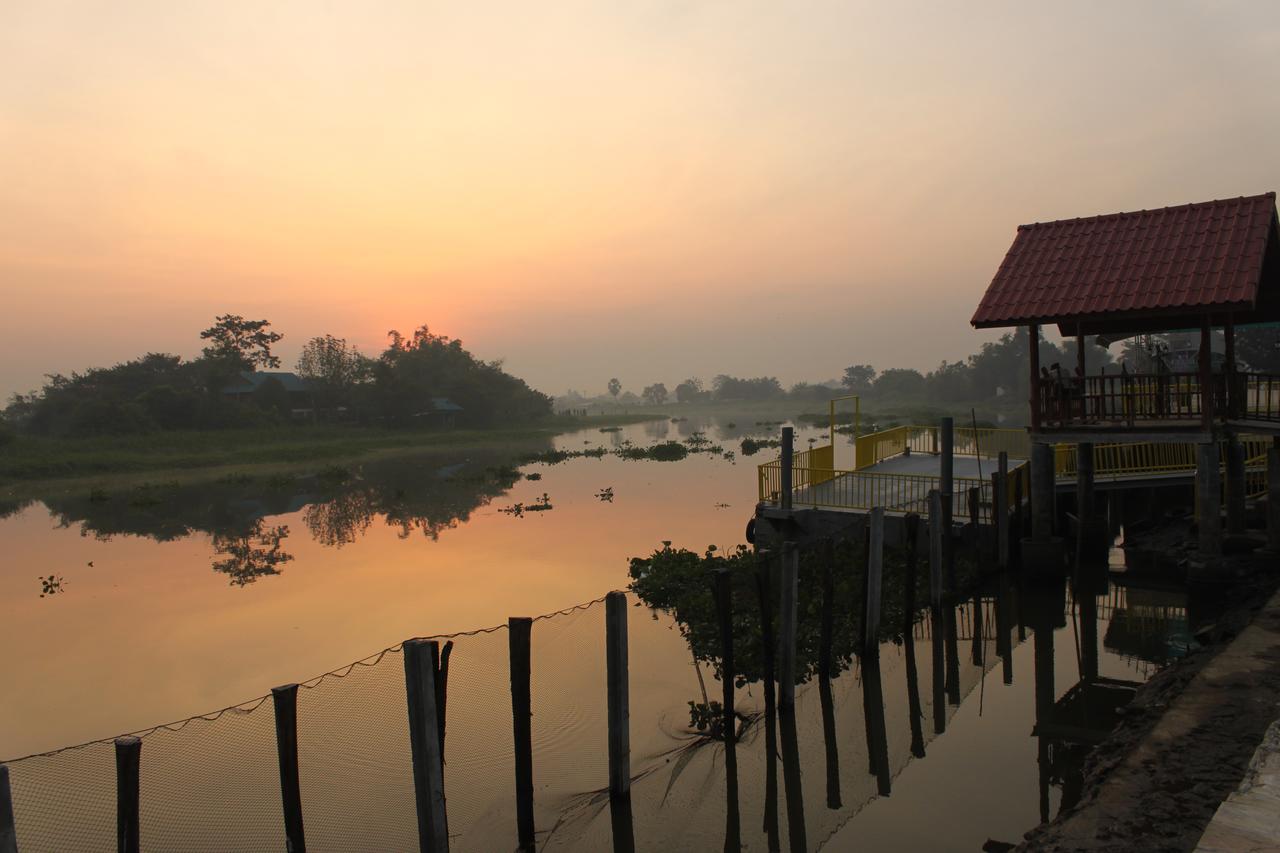 Menam Resort Nakhon Pathom Exterior photo